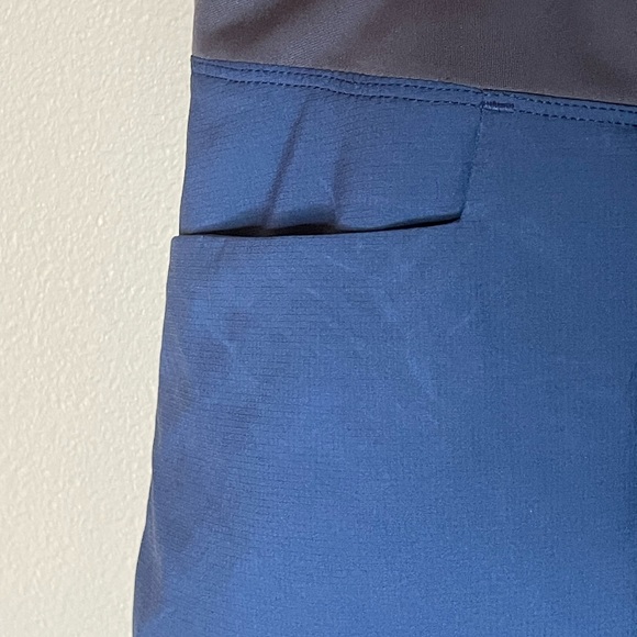 Simms. Navy blue skort. Size large - Picture 2 of 9
